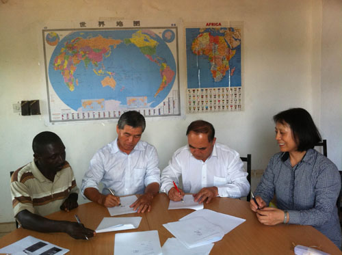 2013年3月16日塔博拉农业科技发展公司冈比亚合资公司在冈比亚首都班珠尔签字